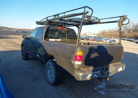 2001 Toyota Tundra Ltd V8 из США, поврежденный, VIN 5TBBT48151S215935